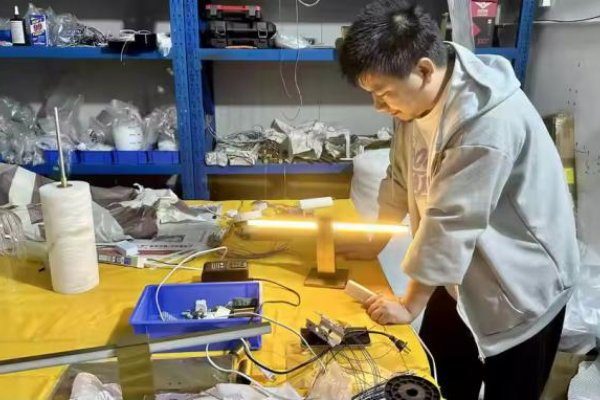 Factory Momo Lighting 02